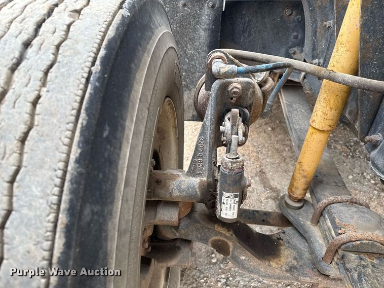 image for item DM5500 1992 Chevrolet Kodiak C8500 drilling rig truck