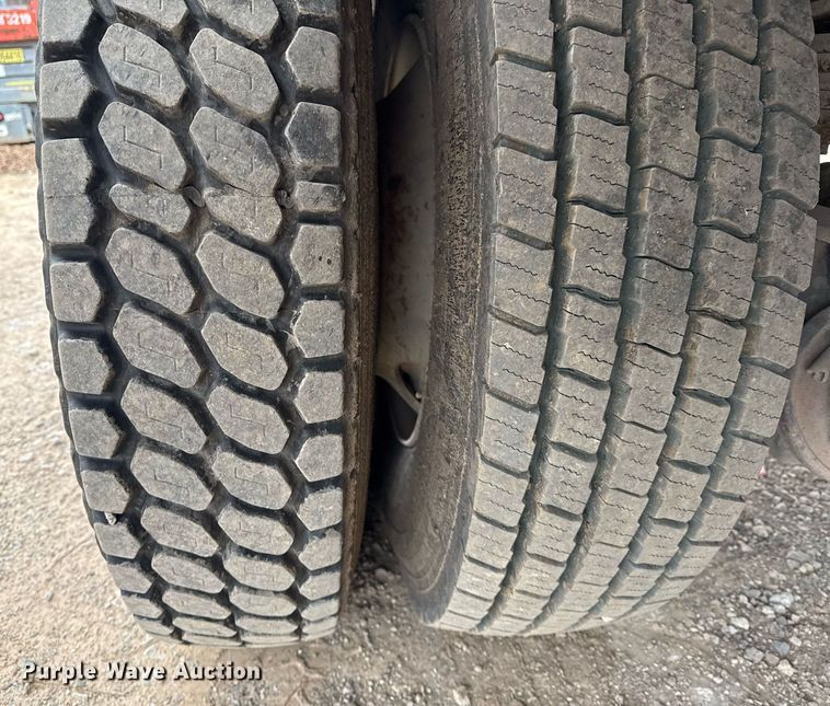 image for item DM5500 1992 Chevrolet Kodiak C8500 drilling rig truck