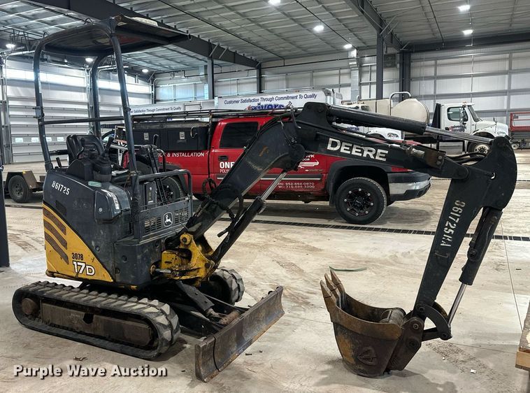 image for item DN0927 2011 John Deere 17D mini excavator