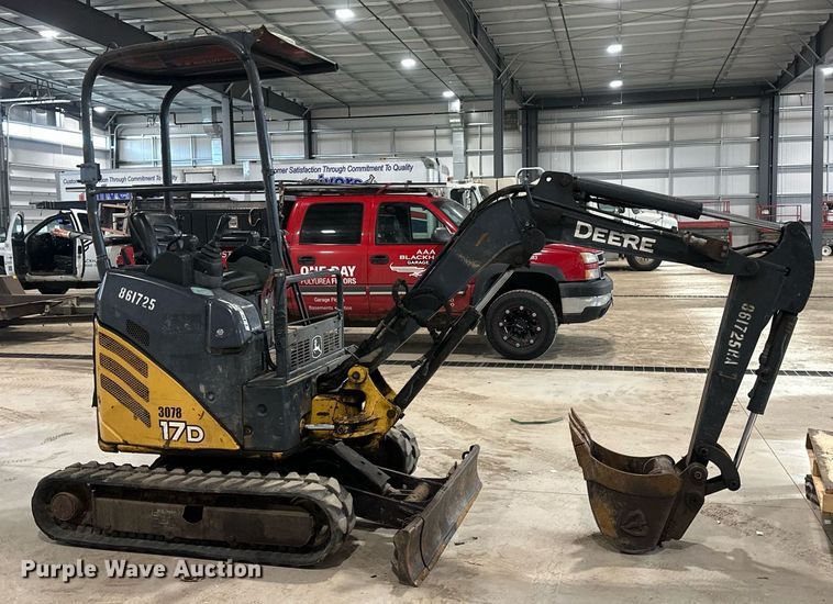 image for item DN0927 2011 John Deere 17D mini excavator
