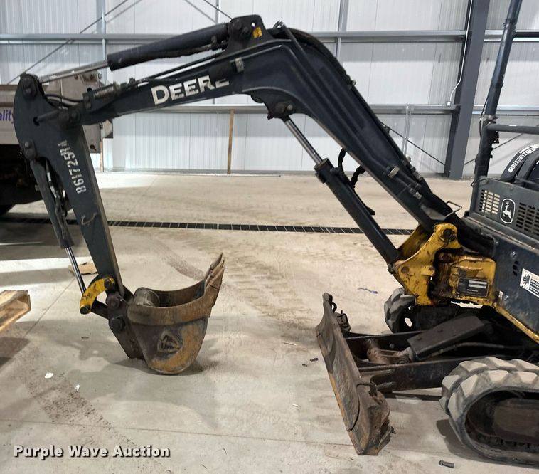 image for item DN0927 2011 John Deere 17D mini excavator