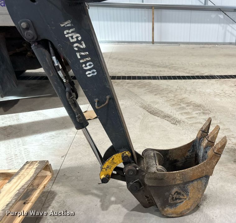 image for item DN0927 2011 John Deere 17D mini excavator