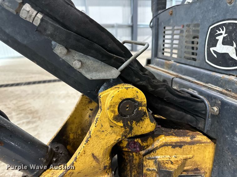 image for item DN0927 2011 John Deere 17D mini excavator