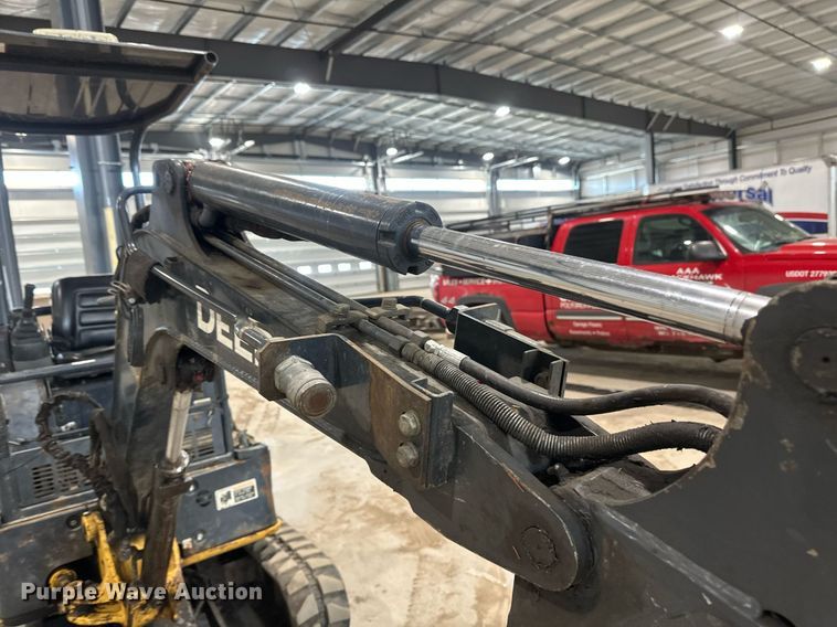 image for item DN0927 2011 John Deere 17D mini excavator