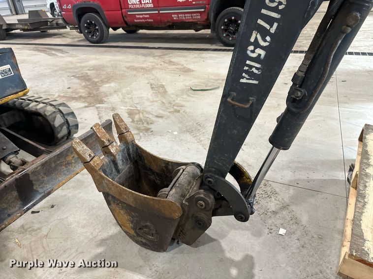 image for item DN0927 2011 John Deere 17D mini excavator