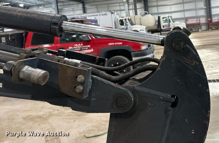 image for item DN0927 2011 John Deere 17D mini excavator