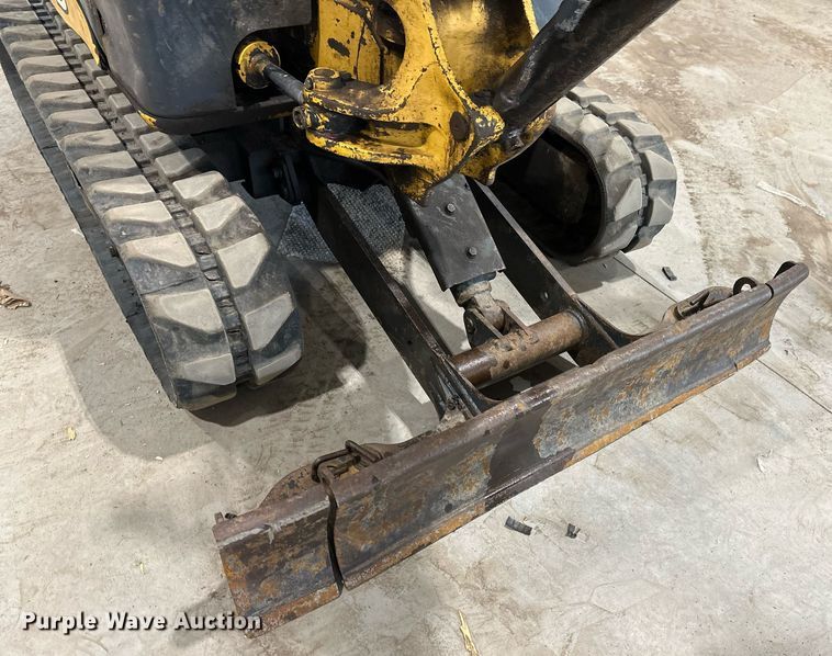 image for item DN0927 2011 John Deere 17D mini excavator