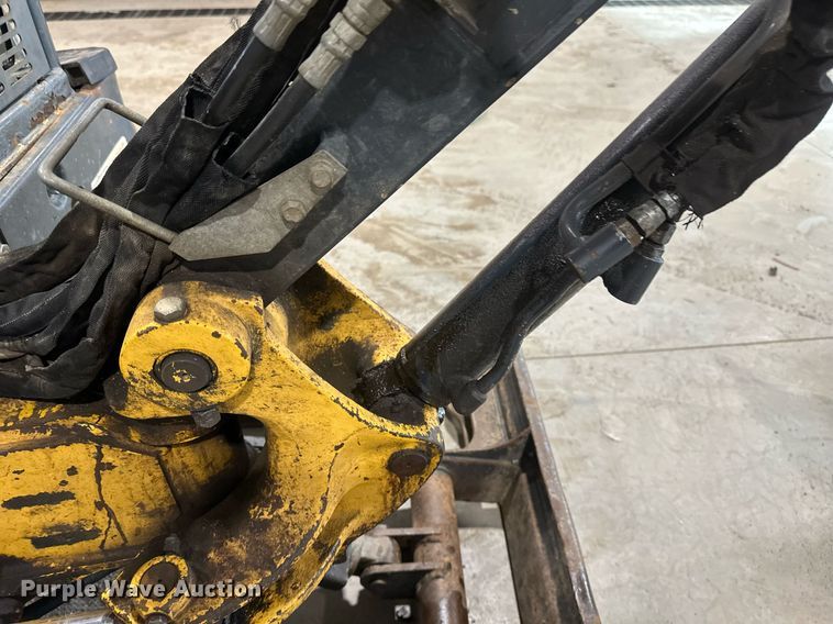 image for item DN0927 2011 John Deere 17D mini excavator