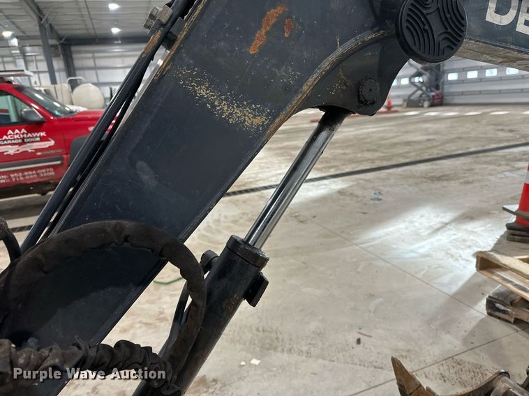 image for item DN0927 2011 John Deere 17D mini excavator