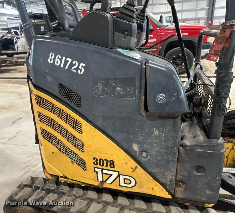 image for item DN0927 2011 John Deere 17D mini excavator