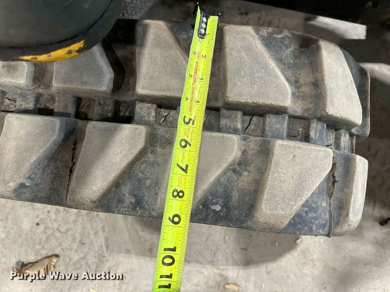 image for item DN0927 2011 John Deere 17D mini excavator