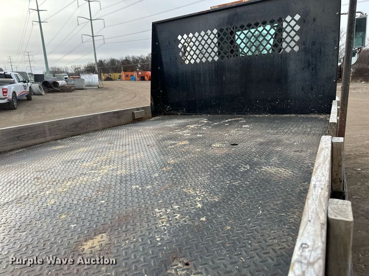 image for item DN0928 2001 International  9400I flatbed truck