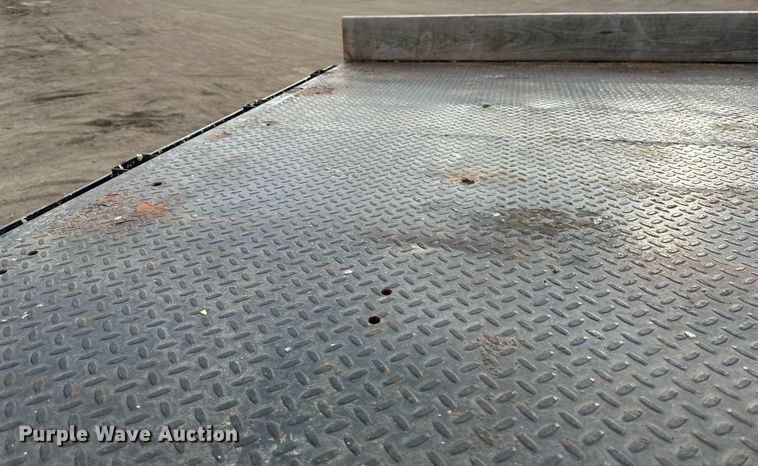 image for item DN0928 2001 International  9400I flatbed truck