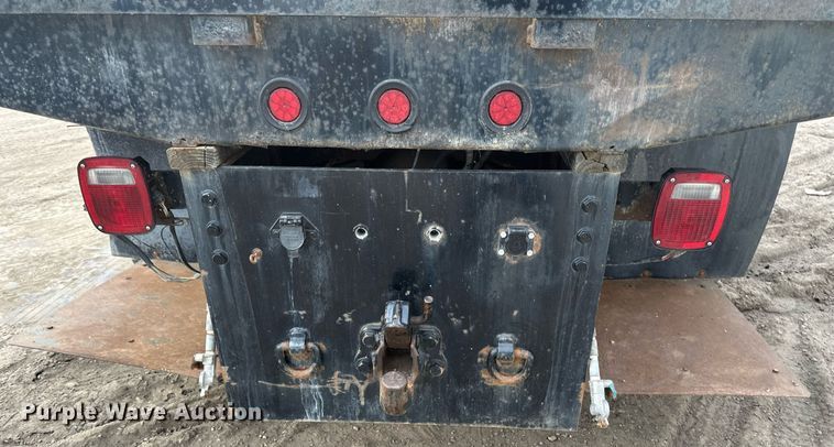 image for item DN0928 2001 International  9400I flatbed truck