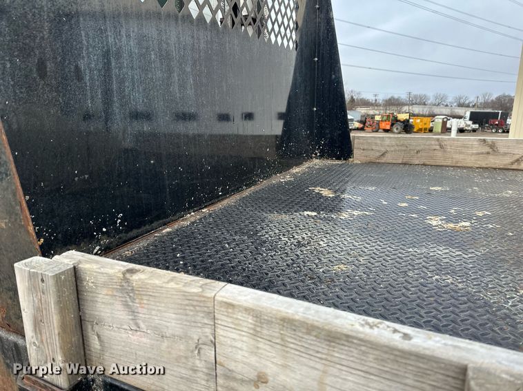 image for item DN0928 2001 International  9400I flatbed truck