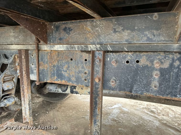 image for item DN0928 2001 International  9400I flatbed truck