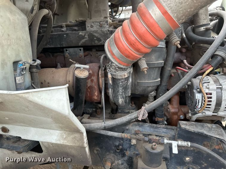 image for item DN0928 2001 International  9400I flatbed truck