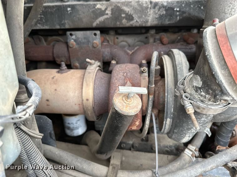 image for item DN0928 2001 International  9400I flatbed truck