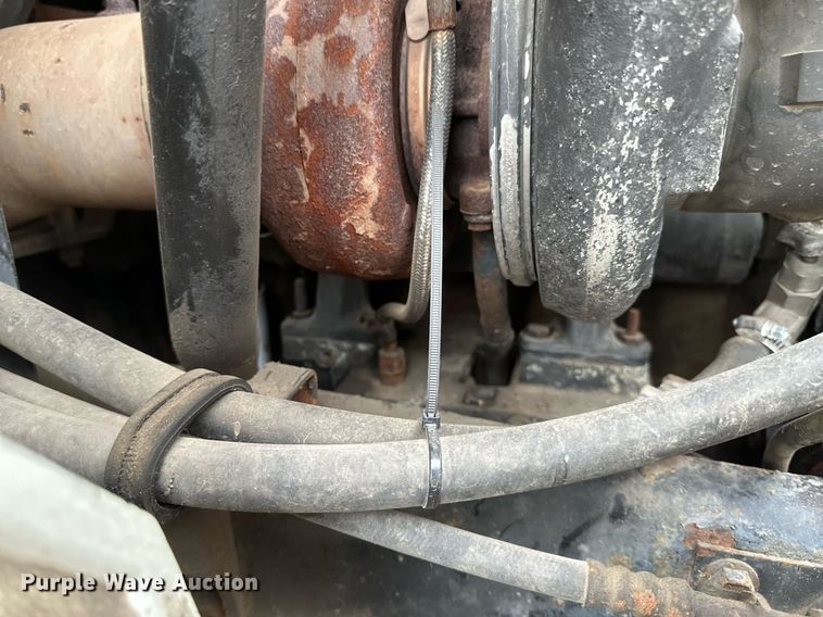 image for item DN0928 2001 International  9400I flatbed truck