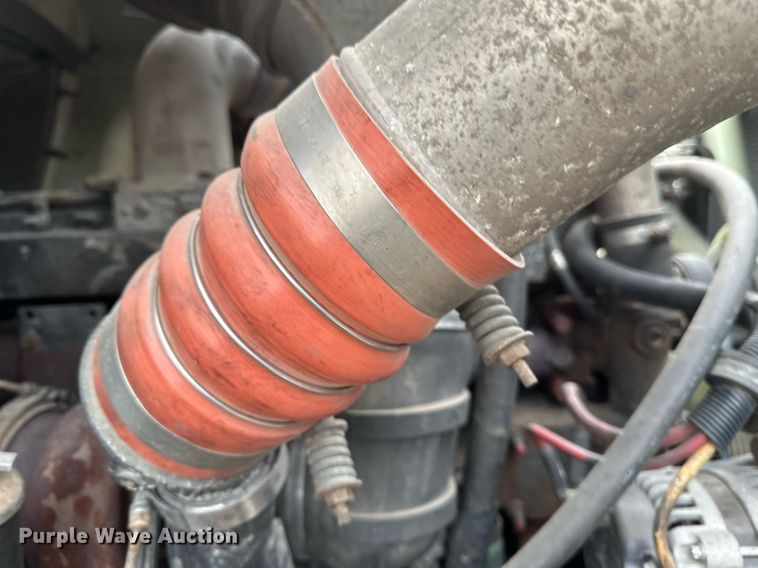 image for item DN0928 2001 International  9400I flatbed truck