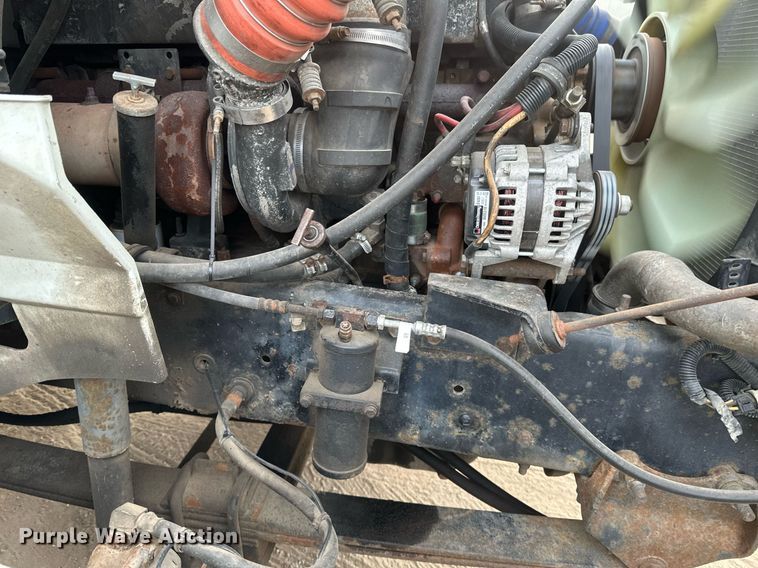 image for item DN0928 2001 International  9400I flatbed truck