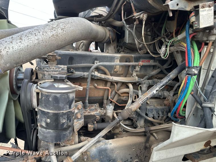 image for item DN0928 2001 International  9400I flatbed truck