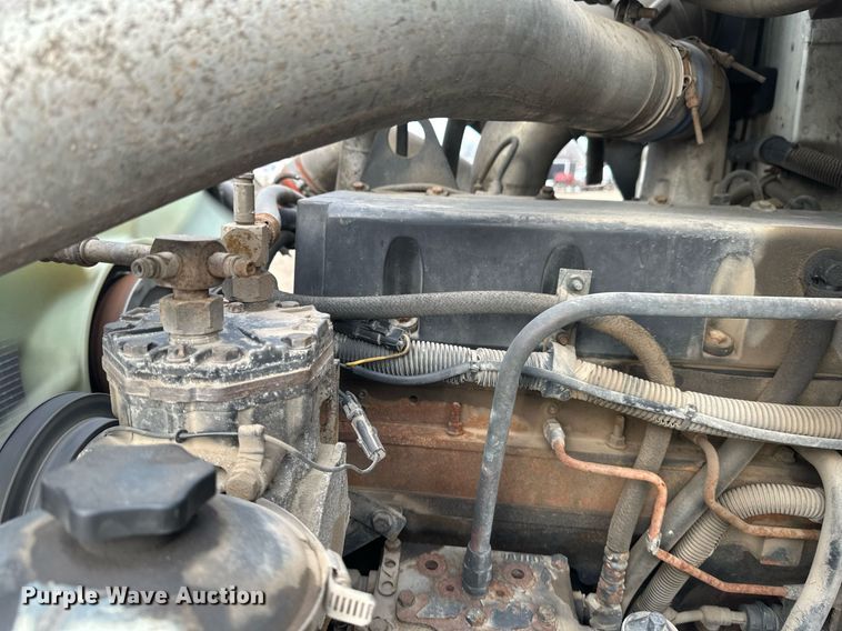 image for item DN0928 2001 International  9400I flatbed truck