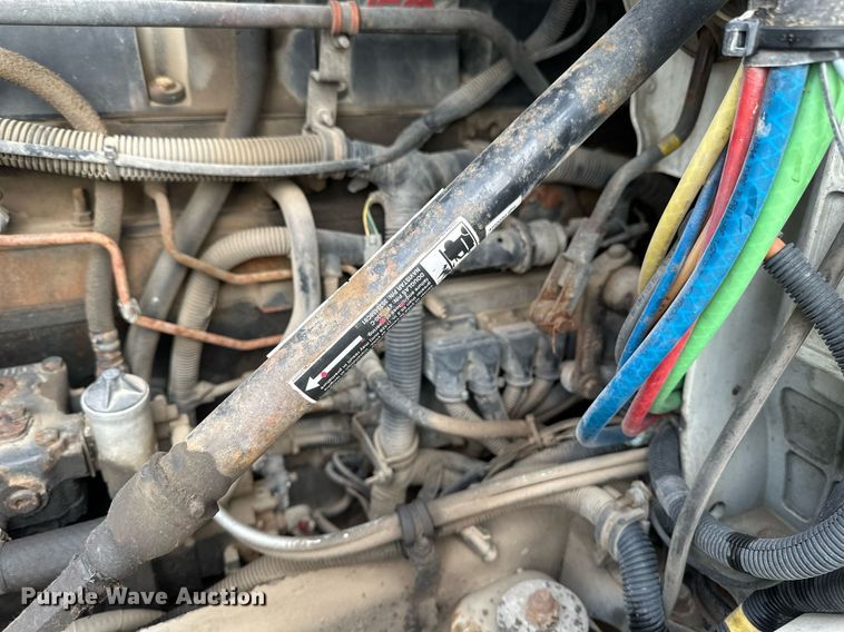 image for item DN0928 2001 International  9400I flatbed truck