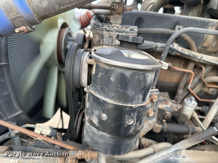 image for item DN0928 2001 International  9400I flatbed truck