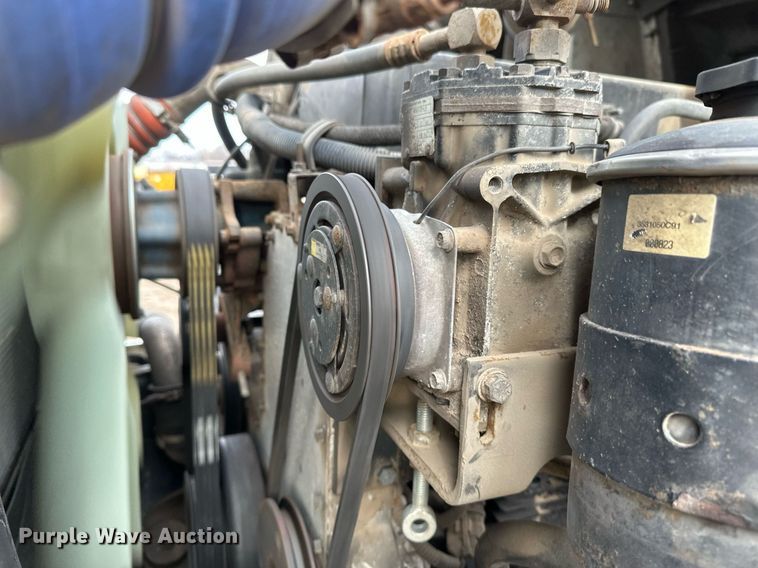 image for item DN0928 2001 International  9400I flatbed truck