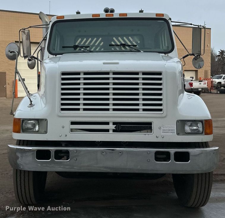 image for item DN0931 2002 International  8100 dump flatbed truck