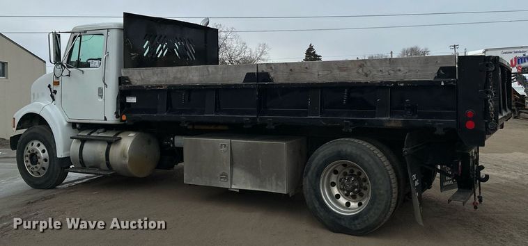 image for item DN0931 2002 International  8100 dump flatbed truck