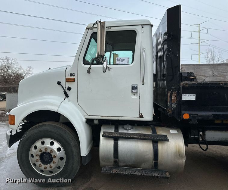 image for item DN0931 2002 International  8100 dump flatbed truck