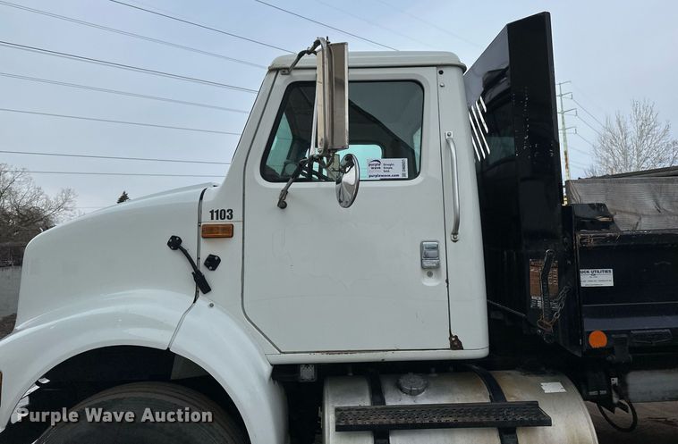 image for item DN0931 2002 International  8100 dump flatbed truck