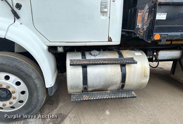 image for item DN0931 2002 International  8100 dump flatbed truck