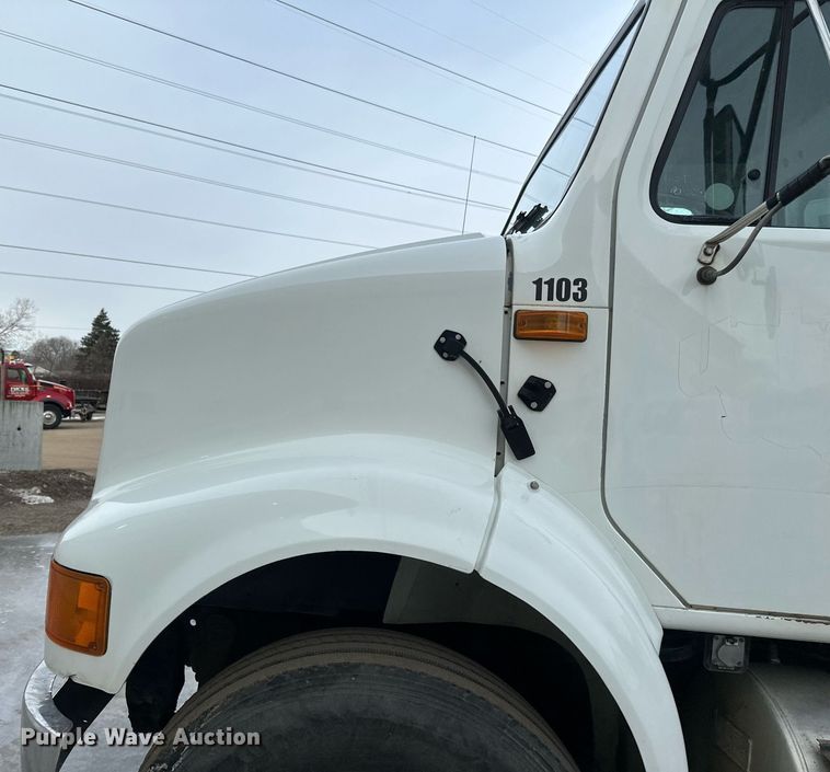 image for item DN0931 2002 International  8100 dump flatbed truck