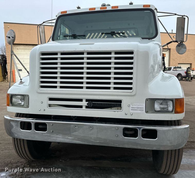image for item DN0931 2002 International  8100 dump flatbed truck