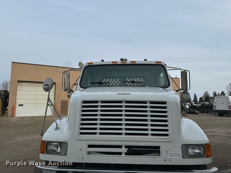 image for item DN0931 2002 International  8100 dump flatbed truck