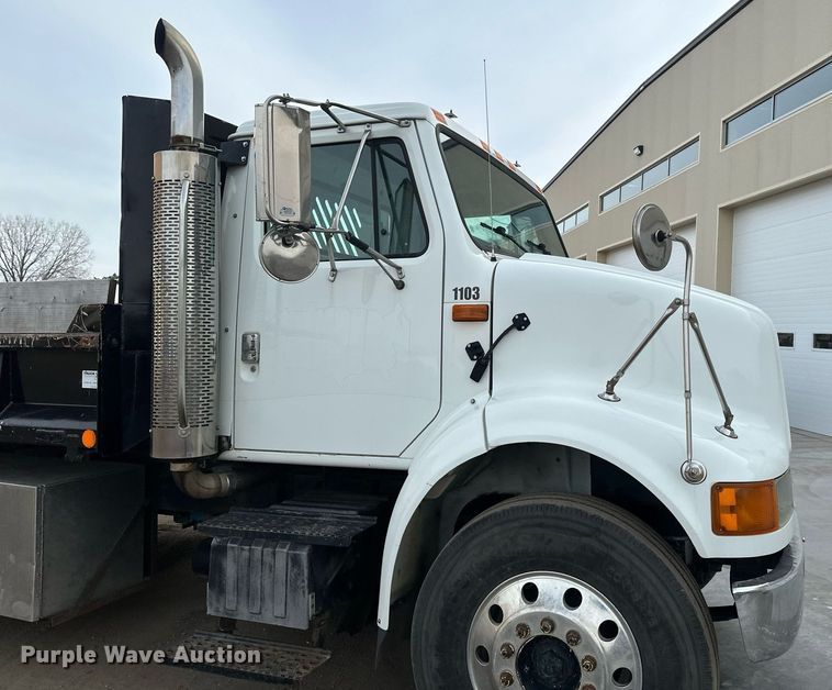 image for item DN0931 2002 International  8100 dump flatbed truck