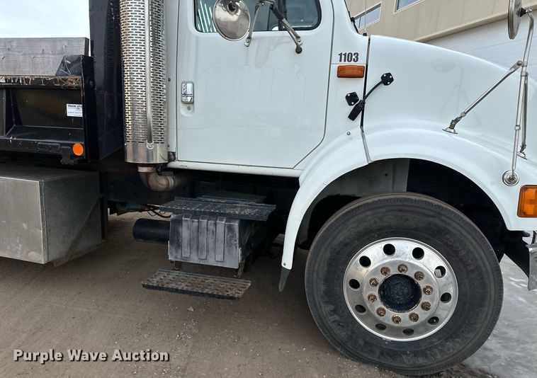 image for item DN0931 2002 International  8100 dump flatbed truck