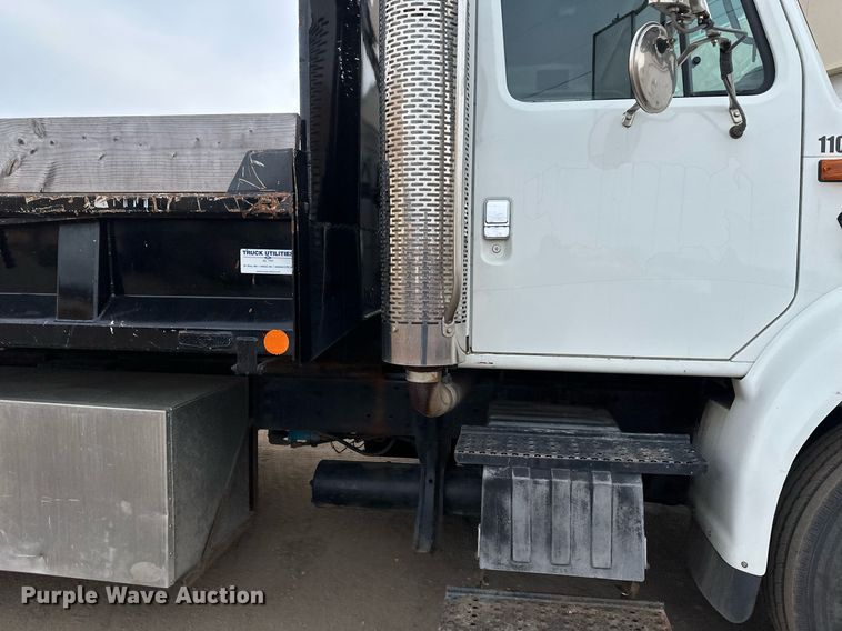 image for item DN0931 2002 International  8100 dump flatbed truck