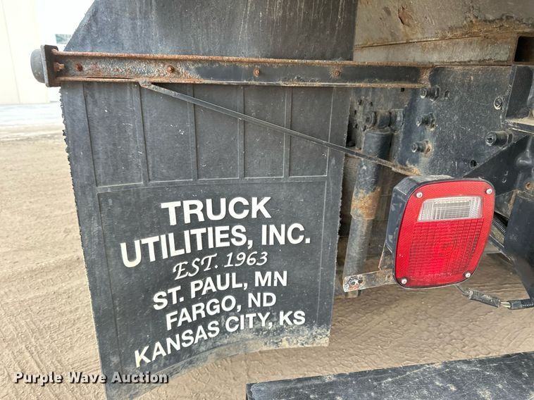 image for item DN0931 2002 International  8100 dump flatbed truck