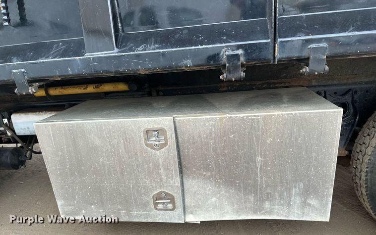 image for item DN0931 2002 International  8100 dump flatbed truck