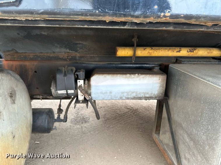 image for item DN0931 2002 International  8100 dump flatbed truck