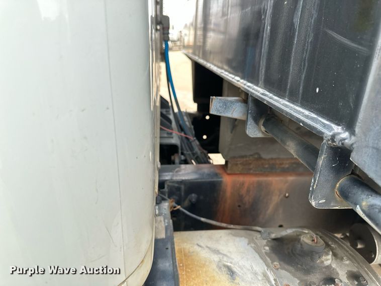 image for item DN0931 2002 International  8100 dump flatbed truck