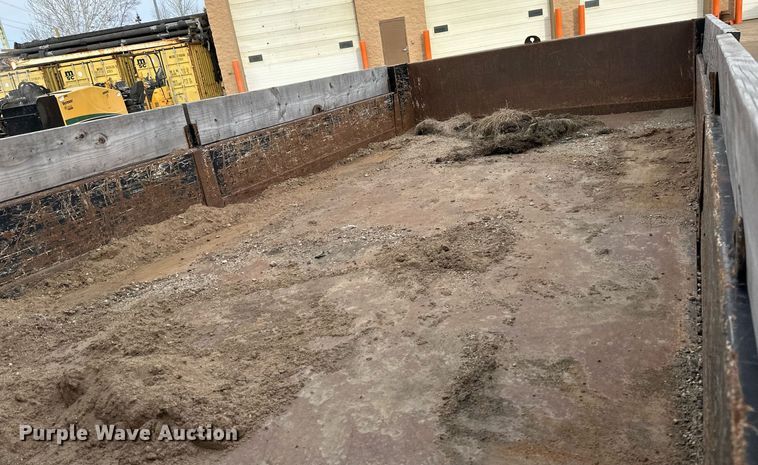 image for item DN0931 2002 International  8100 dump flatbed truck