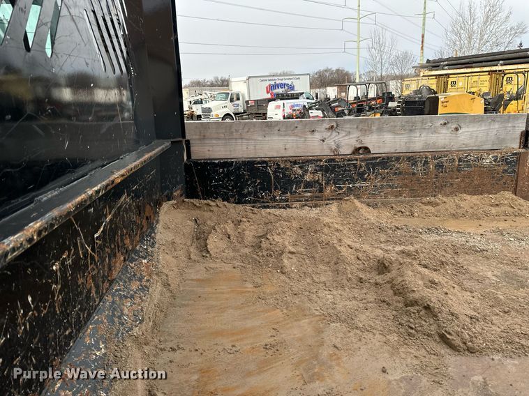 image for item DN0931 2002 International  8100 dump flatbed truck