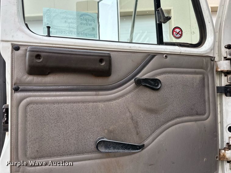 image for item DN0931 2002 International  8100 dump flatbed truck