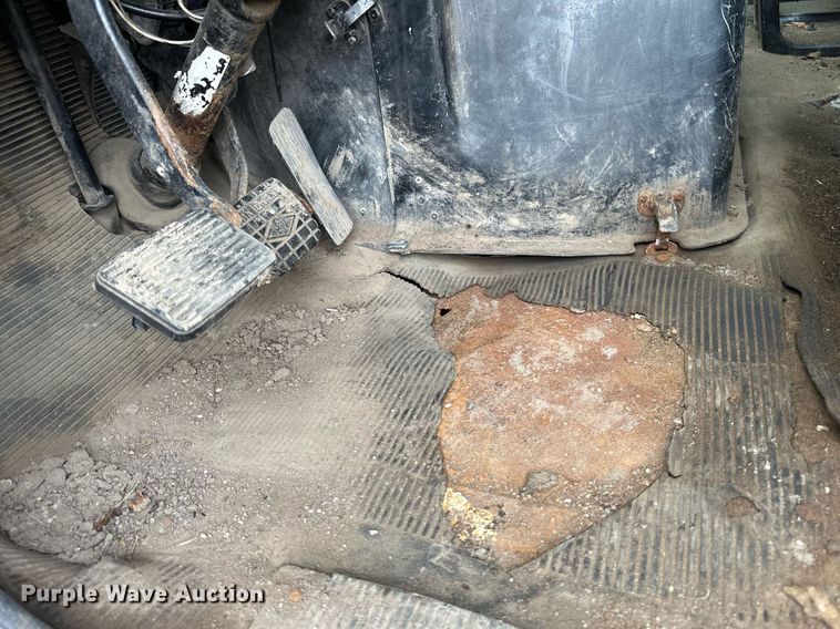 image for item DN0931 2002 International  8100 dump flatbed truck