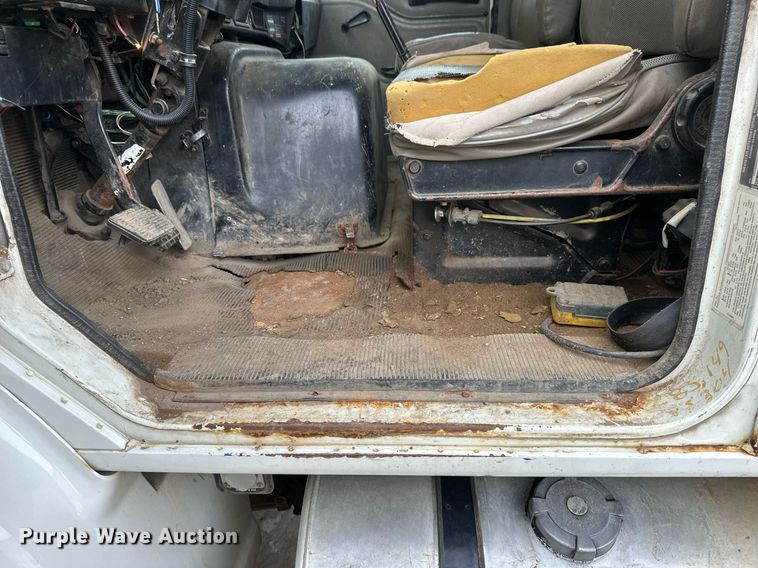 image for item DN0931 2002 International  8100 dump flatbed truck